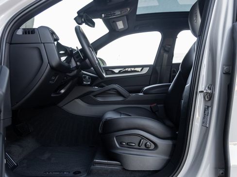 New 2026 Porsche Cayenne image 21