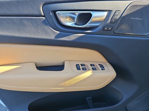 Certified 2024 Volvo XC60 B5 Ultimate w/ Protection Package Premier image 12