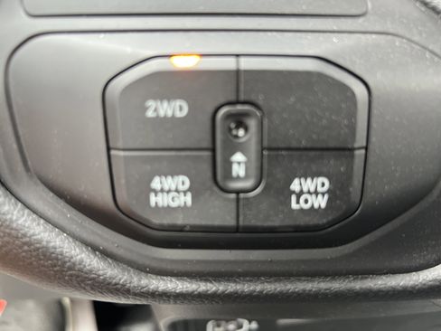 Used 2025 RAM 5500 4x4 Regular Cab image 21