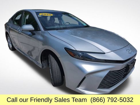 Used 2025 Toyota Camry LE AWD/4WD image 7