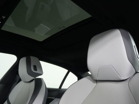 Used 2025 BMW 530i w/ Premium Package image 11