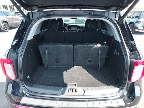 Used 2024 Ford Explorer XLT w/ Equipment Group 202A RWD image 9