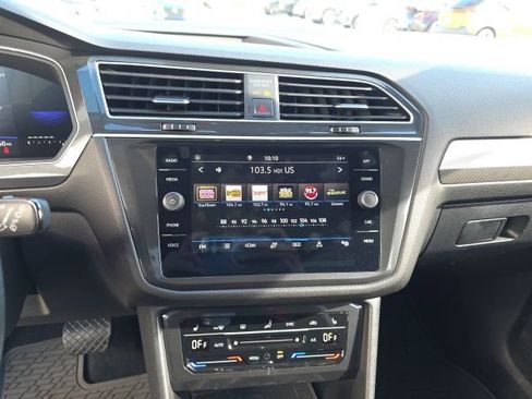 Used 2023 Volkswagen Tiguan SE image 18