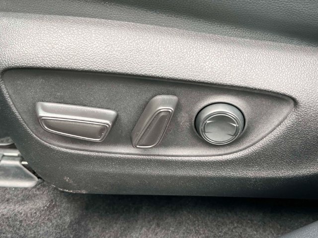 Used 2023 Toyota Highlander XLE AWD/4WD image 18