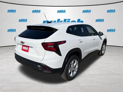 New 2026 Chevrolet Trax LS w/ LS Convenience Package FWD image 6