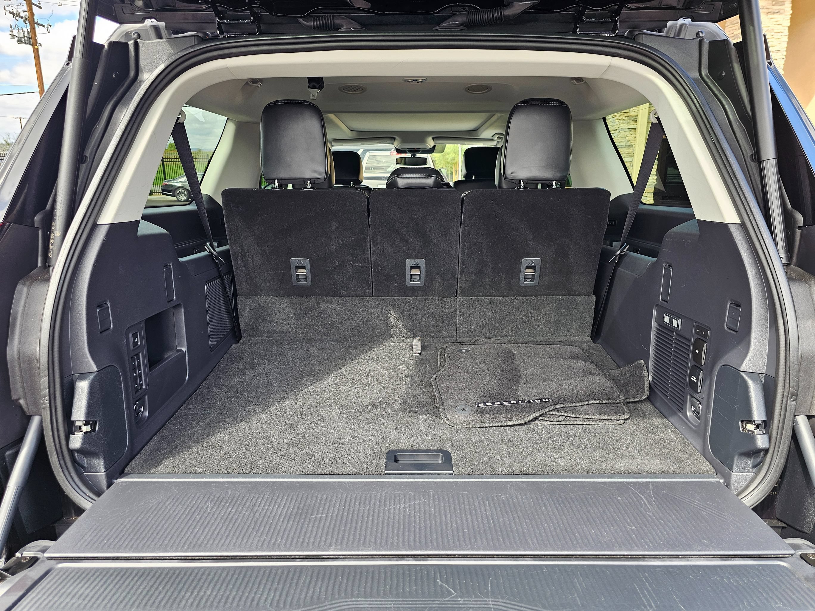 Used 2025 Ford Expedition Max Platinum AWD/4WD image 37