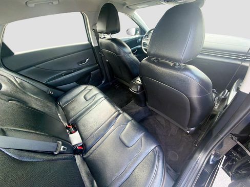 Used 2021 Hyundai Elantra SE FWD image 26