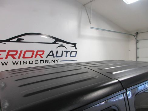 Used 2018 Jeep Wrangler Unlimited Sahara w/ LED Lighting Group AWD/4WD image 31
