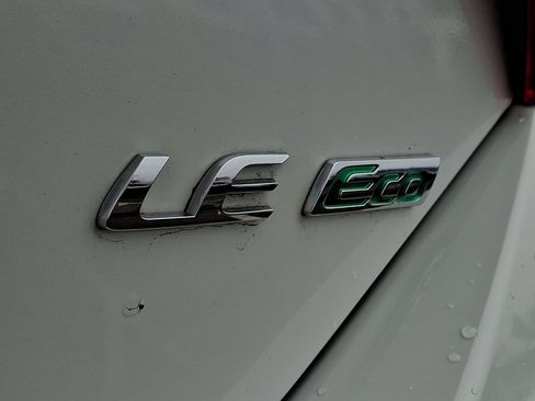 Used 2014 Toyota Corolla LE image 31