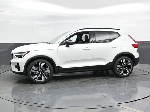 New 2025 Volvo XC40 B5 Plus w/ Protection Package Premier image 6