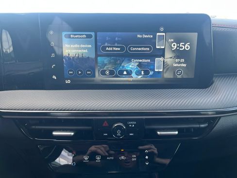 Certified 2025 Nissan Kicks SR FWD image 21