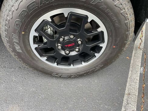 New 2025 Toyota Tacoma TRD Off-Road image 18