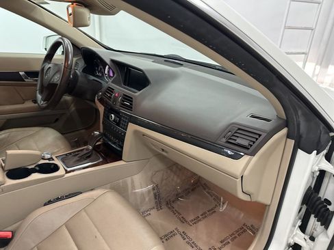 Used 2011 Mercedes-Benz E 550 Cabriolet image 23