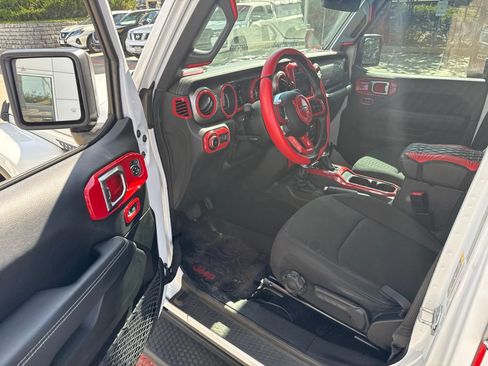 Used 2020 Jeep Wrangler Unlimited Sahara AWD/4WD image 5