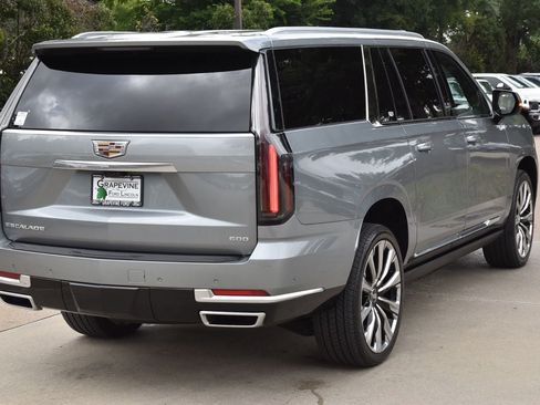 Used 2025 Cadillac Escalade ESV Premium Luxury Platinum AWD/4WD image 8