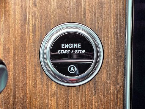 Used 2025 Mercedes-Benz C 300 4MATIC Sedan image 19