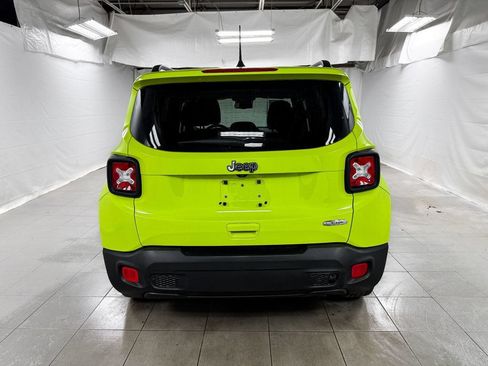 Used 2018 Jeep Renegade Latitude w/ UConnect 8.4 Nav Group FWD image 5