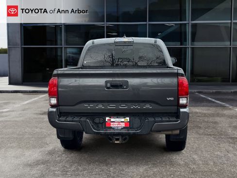 Used 2019 Toyota Tacoma TRD Sport image 9