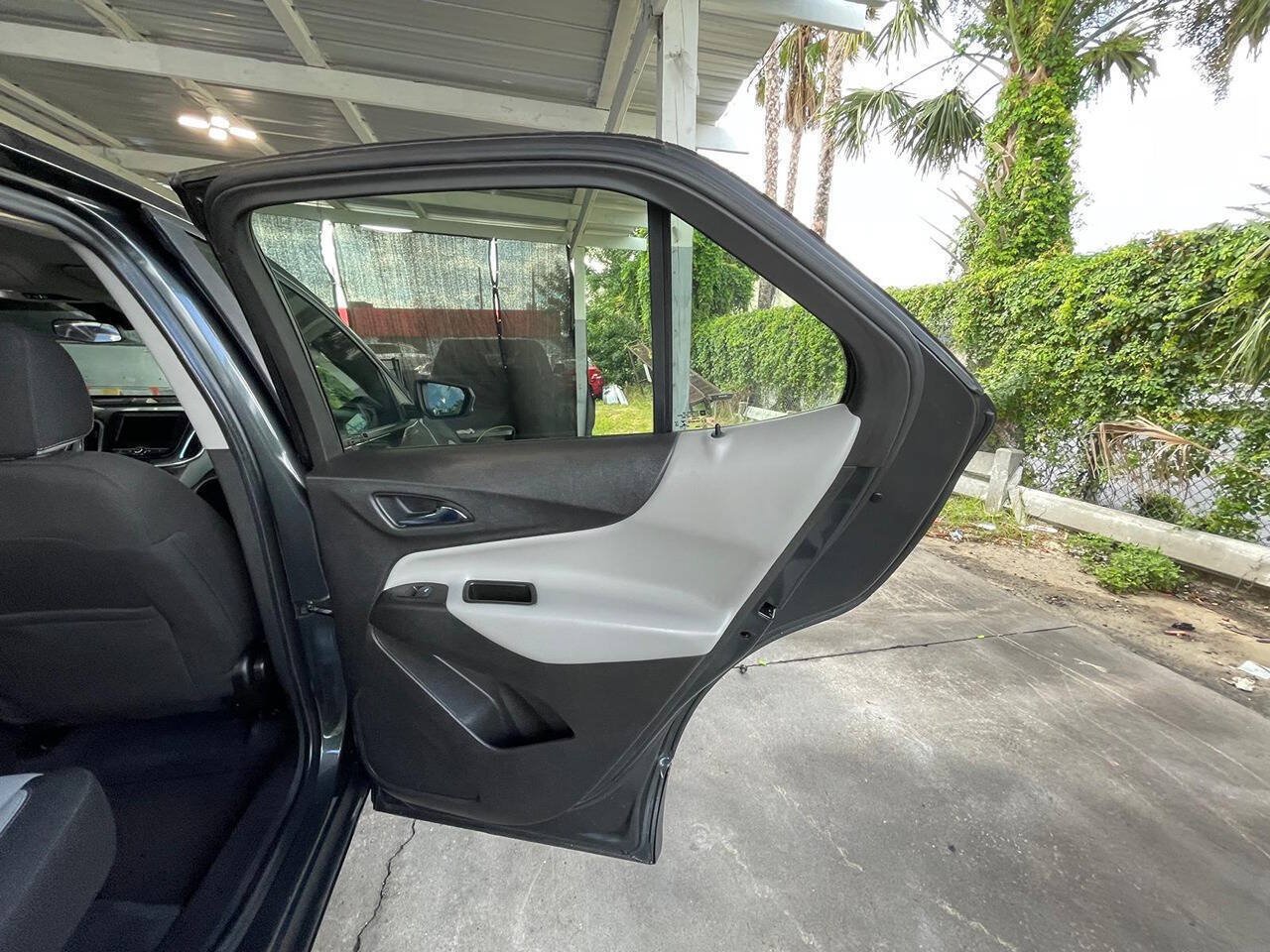 Used 2020 Chevrolet Equinox LS FWD image 13