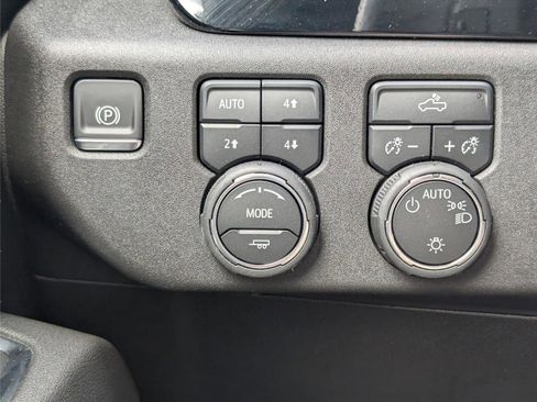 Used 2026 Chevrolet Silverado 1500 LT image 27