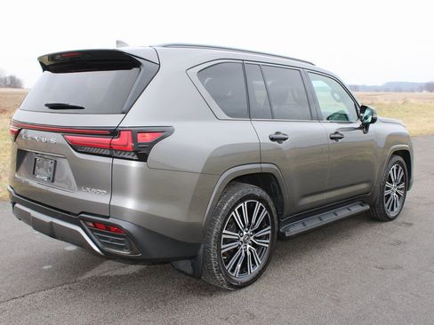 Used 2023 Lexus LX 600 4WD w/ Luxury Package image 7