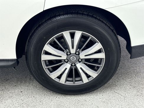 Used 2020 Nissan Pathfinder SV image 40