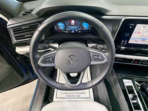 Used 2025 Volkswagen Atlas Cross Sport SEL Premium R-Line image 39