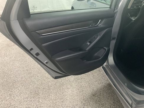 Used 2019 Honda Accord Touring image 14