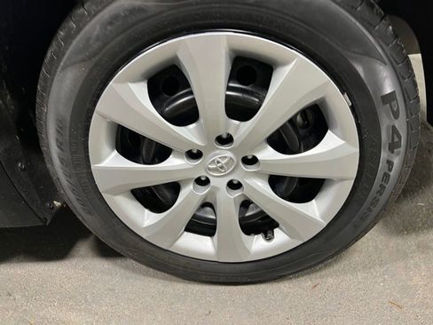 Used 2023 Toyota Corolla LE FWD image 37
