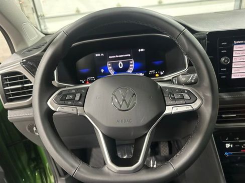 New 2026 Volkswagen Taos SE AWD/4WD image 16