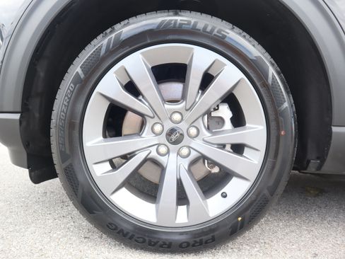 Used 2022 Ford Explorer XLT w/ Equipment Group 202A AWD/4WD image 11