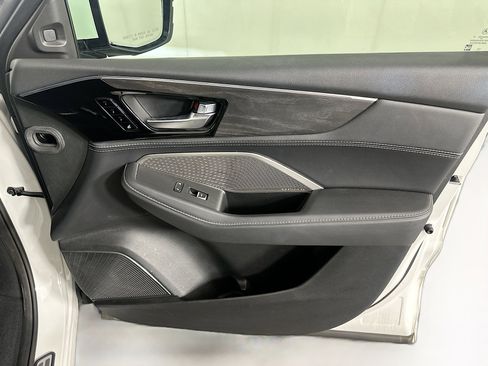 Used 2023 Acura MDX SH-AWD w/ Advance Package image 35