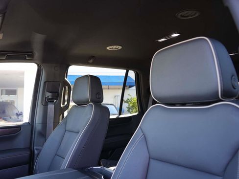 Used 2025 GMC Yukon Elevation image 26