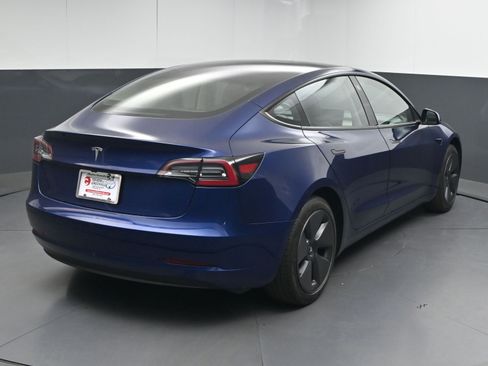Used 2023 Tesla Model 3 Standard Range image 8