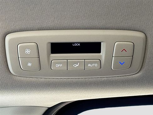 Used 2025 Kia Carnival image 25