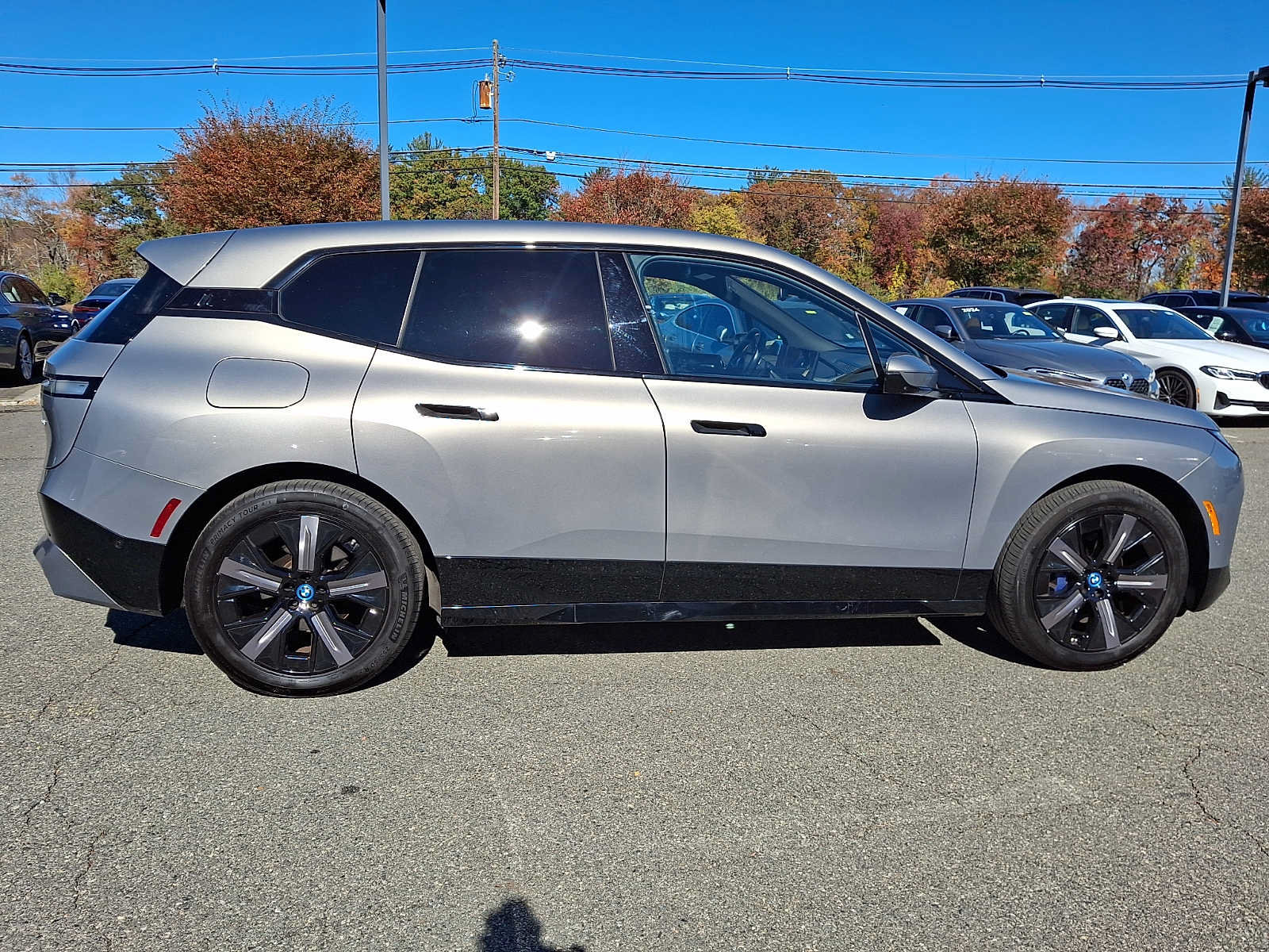 Used 2024 BMW iX xDrive50 w/ Premium Package AWD/4WD image 8