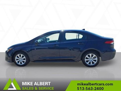 Used 2025 Toyota Corolla LE FWD image 4