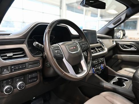 Used 2021 GMC Yukon XL SLT w/ SLT Premium Package image 23