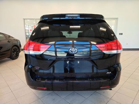Used 2011 Toyota Sienna XLE FWD image 4