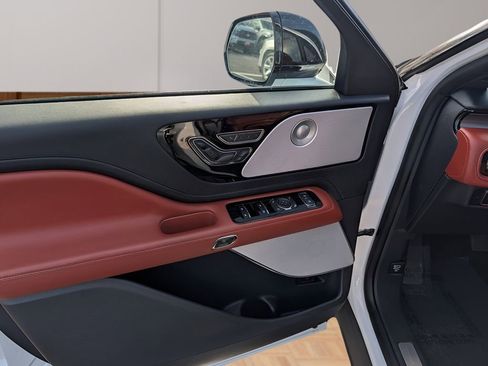 Used 2025 Lincoln Aviator Reserve w/ Equipment Group 201A image 16