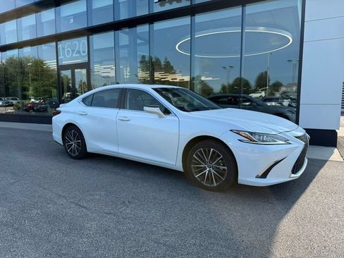 Used 2023 Lexus ES 350 w/ Premium Package FWD image 2