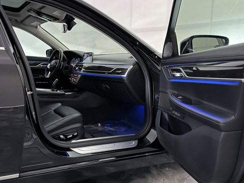 Used 2018 BMW 750i xDrive AWD/4WD image 24