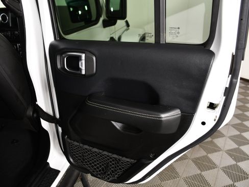 Used 2018 Jeep Wrangler Unlimited Sahara w/ Uconnect 4C Nav & Sound Group image 42