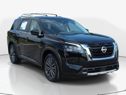 Used 2025 Nissan Pathfinder SL w/ SL Premium Package AWD/4WD image 3