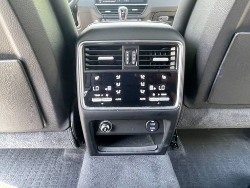 Used 2020 Porsche Cayenne AWD/4WD image 28