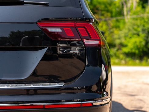 Used 2022 Volkswagen Tiguan SEL R-Line AWD/4WD image 10