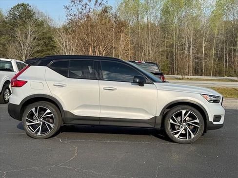 Used 2022 Volvo XC40 T4 R-Design w/ Protection Package Premier FWD image 3