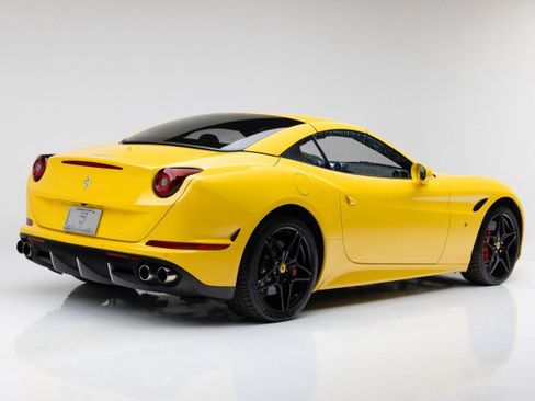 Used 2016 Ferrari California T image 27