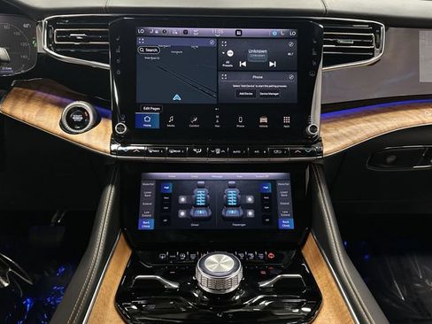 Used 2024 Jeep Grand Wagoneer Series III image 9