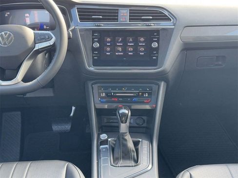 Used 2024 Volkswagen Tiguan SE image 20